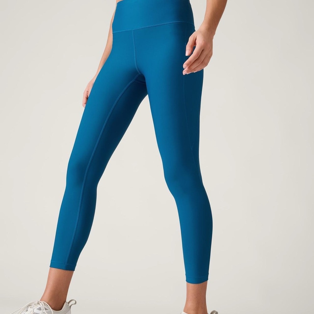 Athleta 7/8 Interval Stash Leggings in Med/Dark Lapis Blue